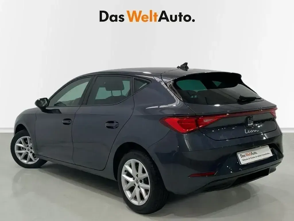 Usado Seat Leon Style 130 CV (95 kW) 2020 Gris