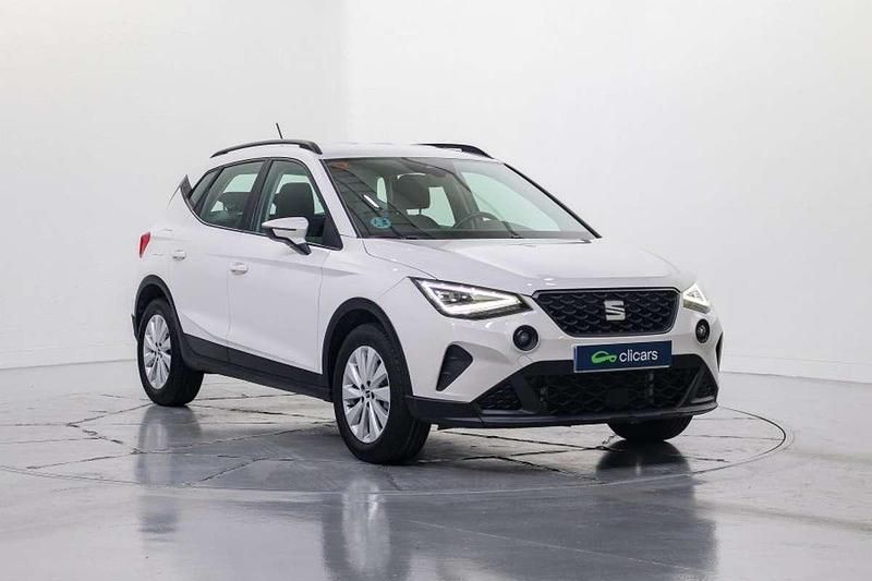 Usado Seat Arona Style 110 CV (80 kW) 2021 Blanco SUV