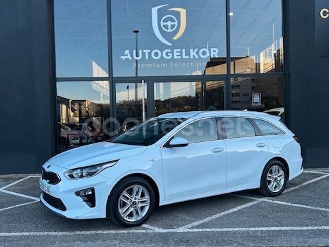 Blanco Usado 2020 Kia Ceed Utilitario | 12.990 € (Un poco caro) - Imagen 1/4