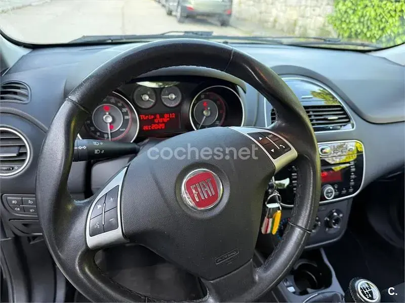 Usado Fiat Punto Easy 69 CV (50 kW) 2014 Negro Utilitario
