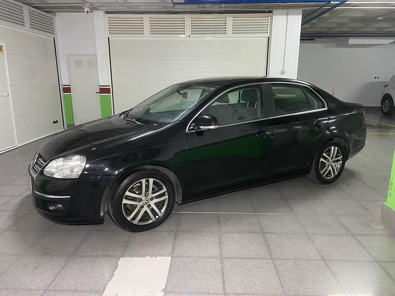 Negro Usado 2007 VW Jetta Advance Berlina | 4000 € (Buen precio) - Imagen 1/4
