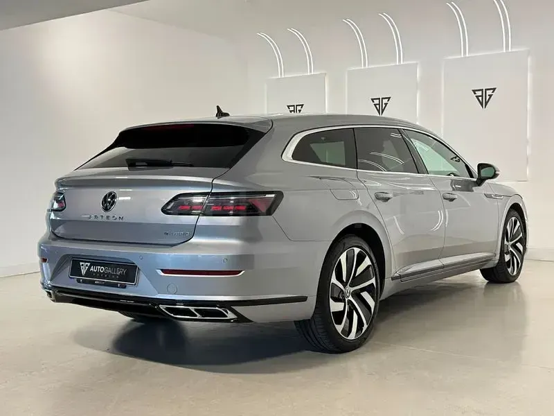 Usado VW Arteon R-line 218 CV (160 kW) 2021 Gris / plata Familiar
