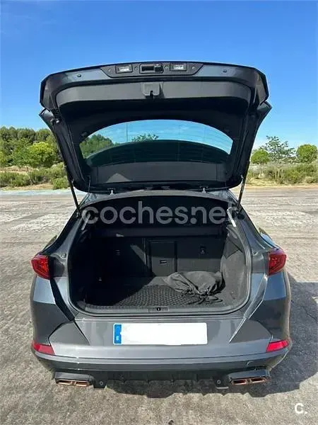 Usado Cupra Formentor 204 CV (150 kW) 2022 Gris / plata SUV