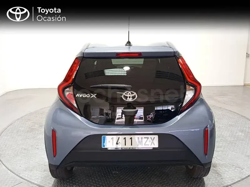 Usado Toyota Aygo X Play 72 CV (52 kW) 2025 Gris / plata SUV