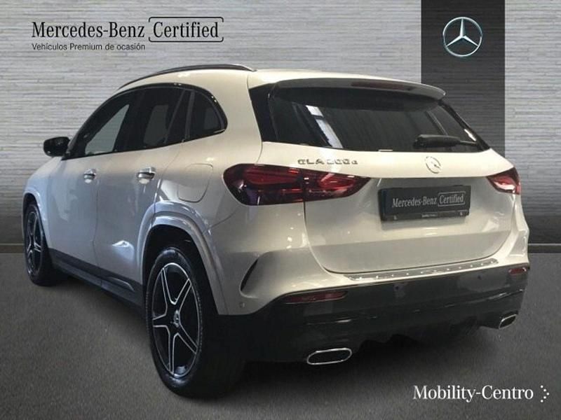 Usado Mercedes GLA200 AMG line 150 CV (110 kW) 2024 Digital white  metallic paint SUV