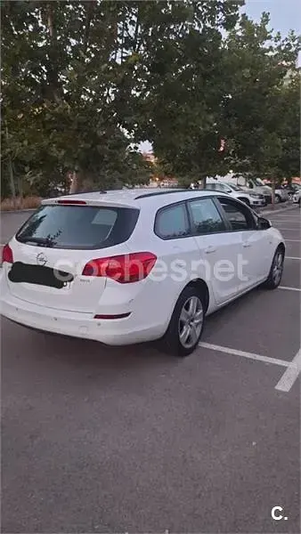 Usado Opel Astra Sportive 110 CV (80 kW) 2012 Blanco Familiar