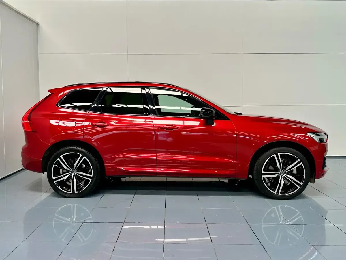 Usado Volvo XC60 R-Design 350 CV (257 kW) 2021 Rojo SUV
