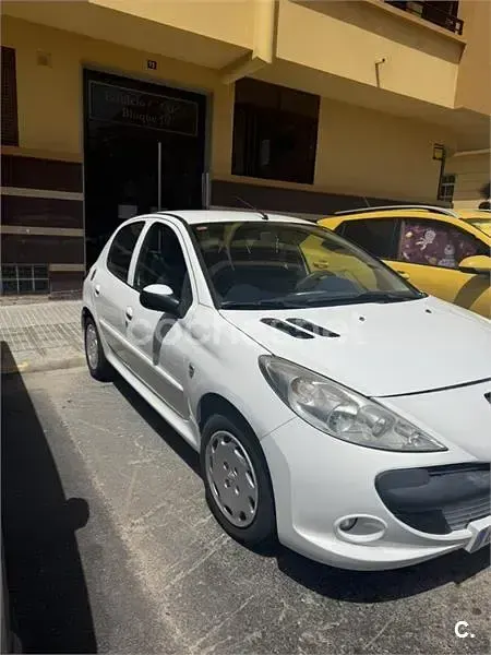 Usado Peugeot 206 75 CV (55 kW) 2010 Blanco Berlina