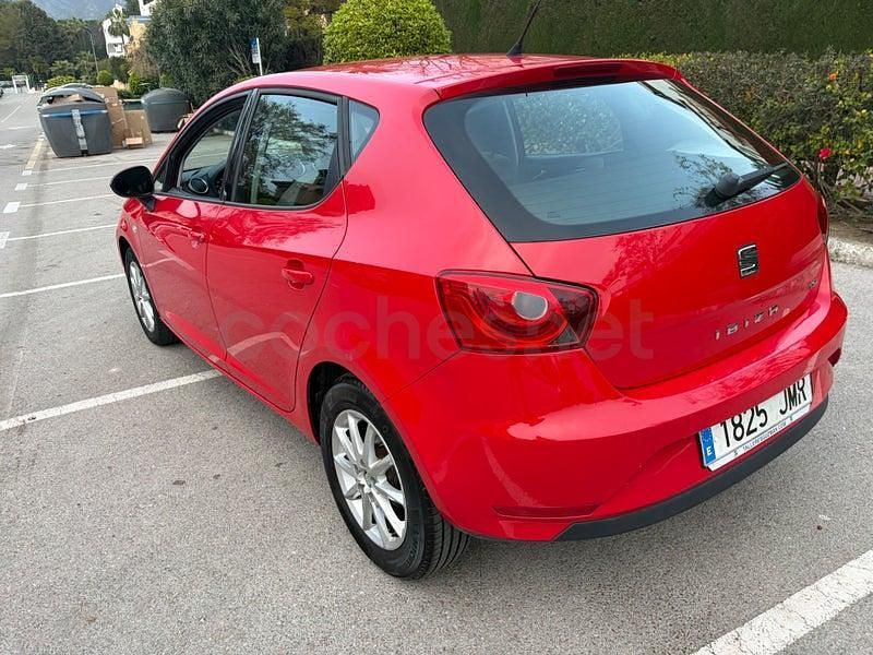 Usado Seat Ibiza Reference 90 CV (66 kW) 2016 Rojo Berlina