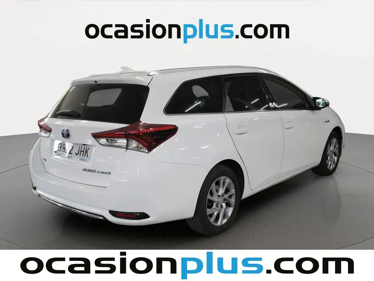 Usado Toyota Auris Active 136 CV (100 kW) 2015 Blanco Monovolumen