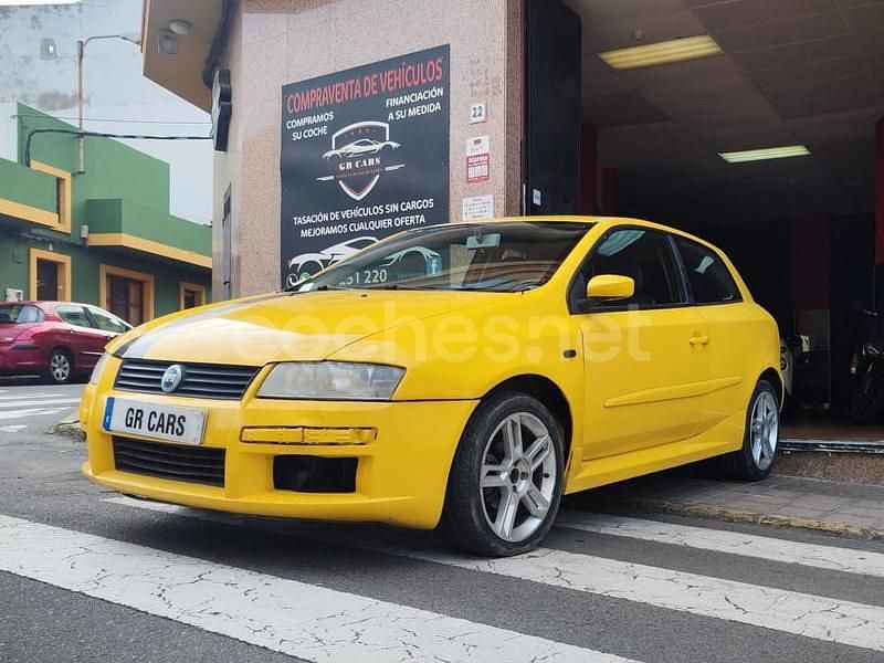 Usado Fiat Stilo Dynamic 103 CV (75 kW) 2005 Amarillo Berlina
