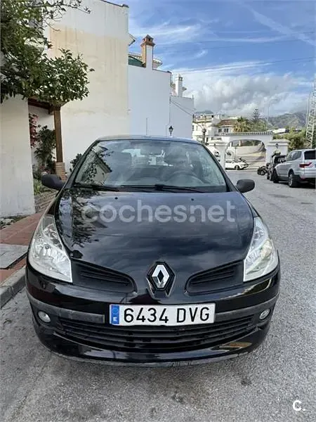 Usado Renault Clio II Authentique 75 CV (55 kW) 2006 Negro Berlina