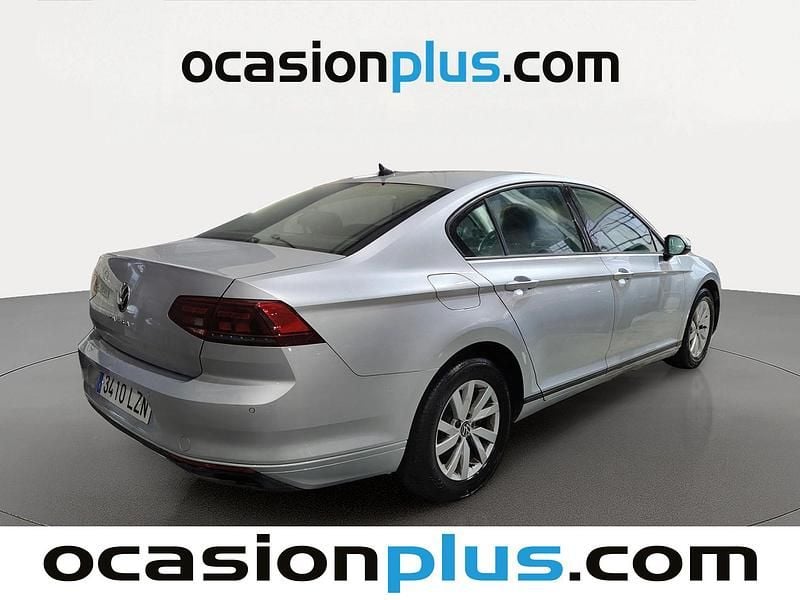 Usado VW Passat Business 122 CV (89 kW) 2022 Gris plata Familiar