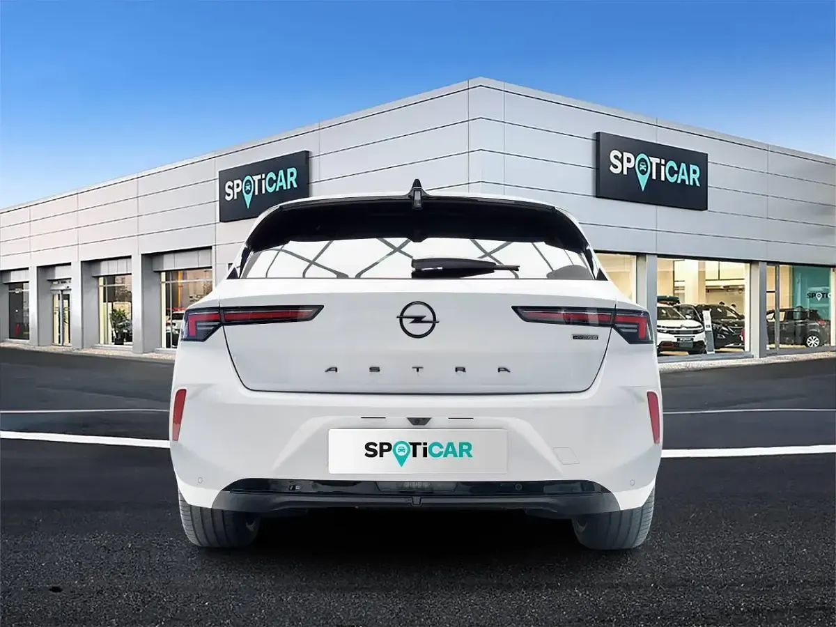 Usado Opel Astra 180 CV (132 kW) 2023 Blanco Utilitario