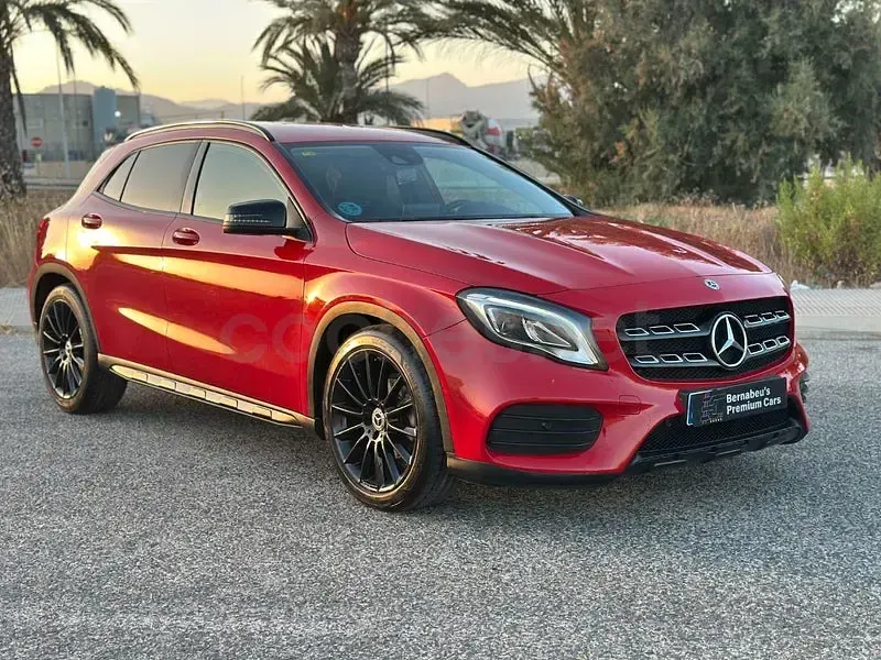 Usado Mercedes GLA180 136 CV (100 kW) 2020 Rojo SUV
