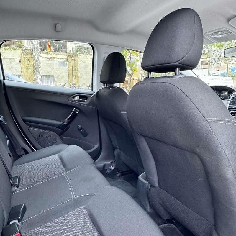 Usado Peugeot 208 Active 83 CV (61 kW) 2019 Blanco Utilitario