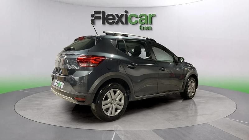 Usado Dacia Sandero Comfort 101 CV (74 kW) 2022 Gris Berlina