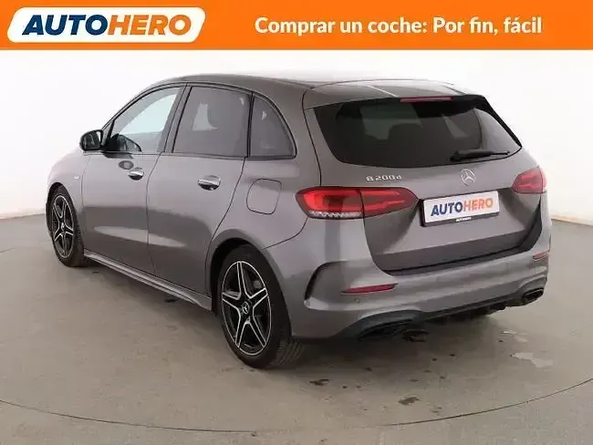 Usado Mercedes B200 AMG line 150 CV (110 kW) 2021 Gris Utilitario