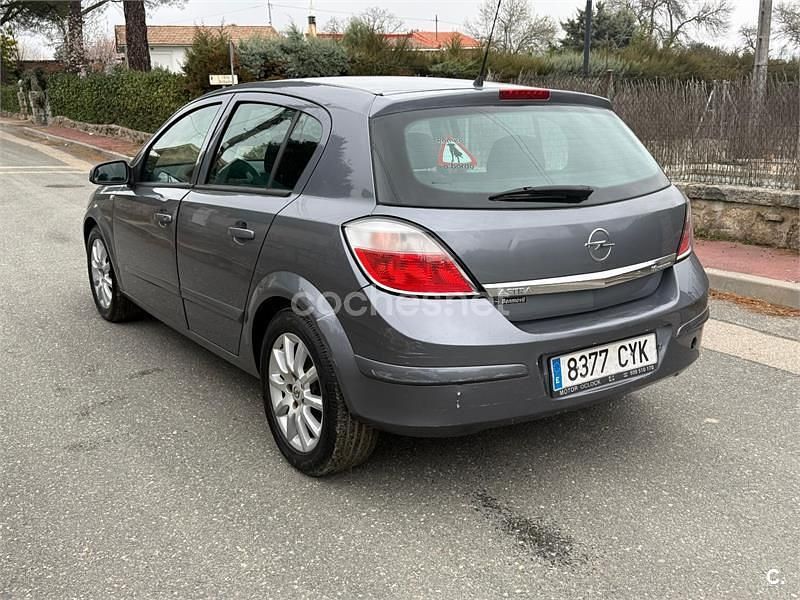Usado Opel Astra Enjoy 105 CV (77 kW) 2004 Gris / plata Berlina