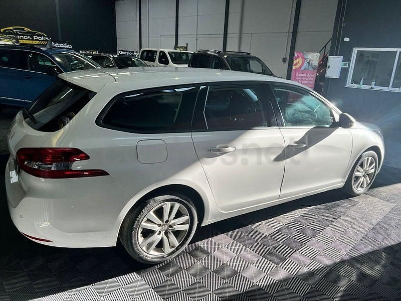 Usado Peugeot 308 SW Active 130 CV (95 kW) 2021 Blanco Familiar