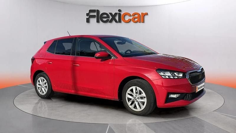 Usado Skoda Fabia Selection 95 CV (69 kW) 2024 Rojo Berlina