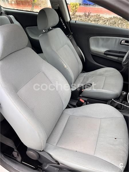 Usado Seat Ibiza Stella 75 CV (55 kW) 2003 Blanco Berlina