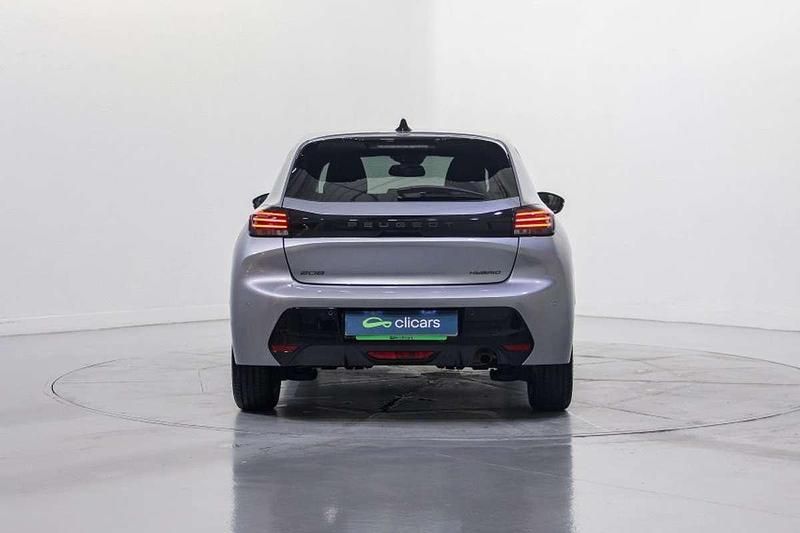 Usado Peugeot 208 Allure 101 CV (74 kW) 2025 Plateado Utilitario