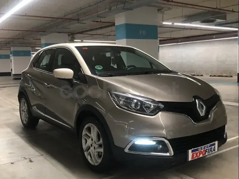 Usado Renault Captur Intens 120 CV (88 kW) 2015 Beige SUV