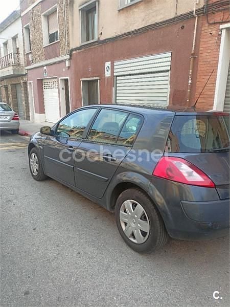 Gris / plata Usado 2005 Renault Mégane II Authentique Berlina | 2400 € (Precio justo) - Imagen 1/4