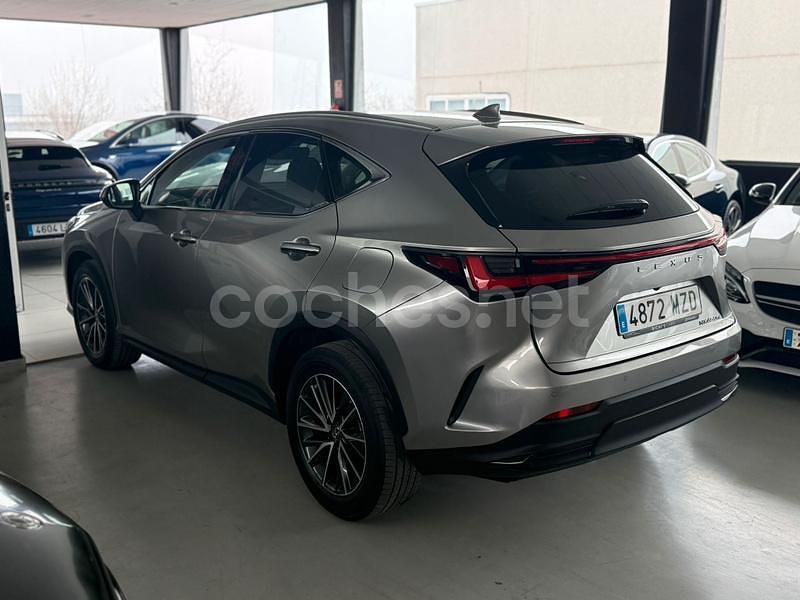 Usado Lexus NX450h+ Luxury Line 306 CV (225 kW) 2022 Gris / plata SUV
