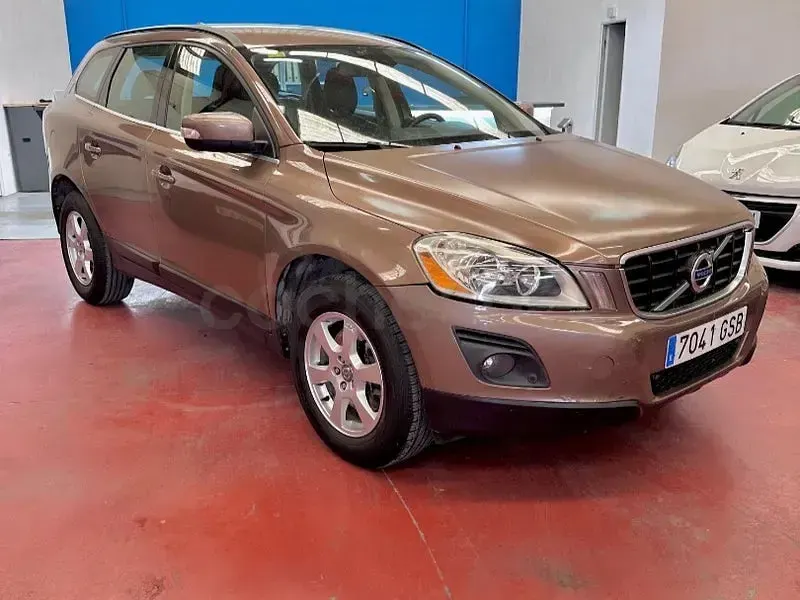 Usado Volvo XC60 Momentum 163 CV (119 kW) 2009 Marrón SUV