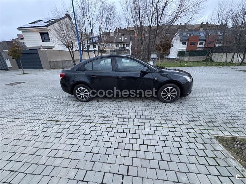 Usado Chevrolet Cruze LS 113 CV (83 kW) 2011 Negro Berlina