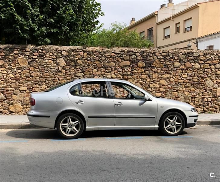 Usado Seat Toledo Stella 110 CV (80 kW) 2000 Gris / plata Berlina