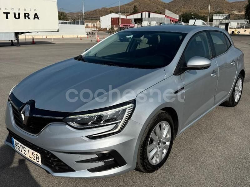 Usado Renault Mégane IV Business 115 CV (84 kW) 2021 Gris / plata Berlina