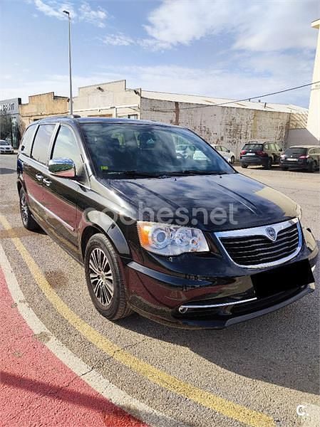 Negro Usado 2015 Lancia Voyager S Monovolumen | 19.500 € (Caro) - Imagen 1/4