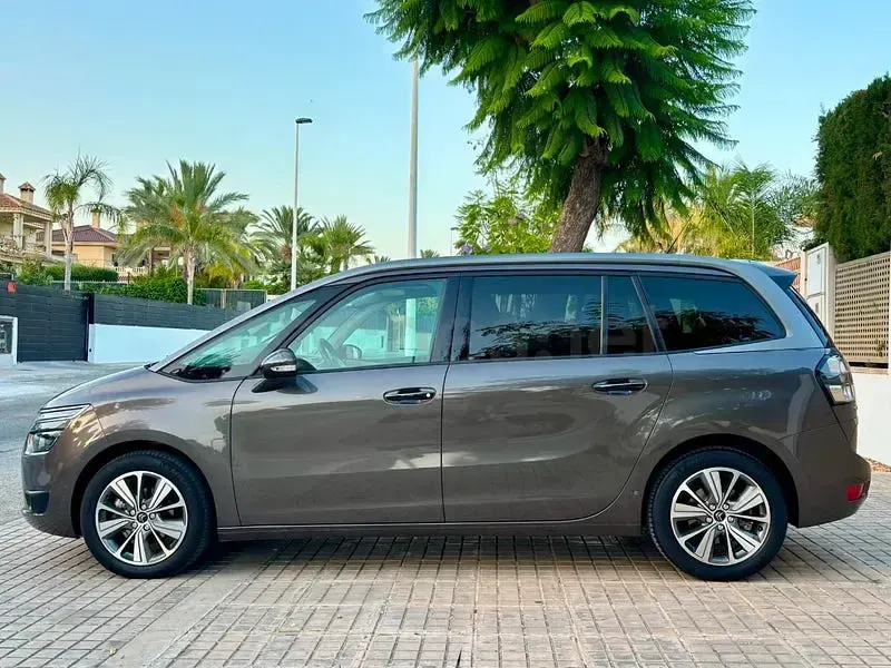 Usado Citroën Grand C4 Picasso Live 120 CV (88 kW) 2016 Gris / plata Monovolumen