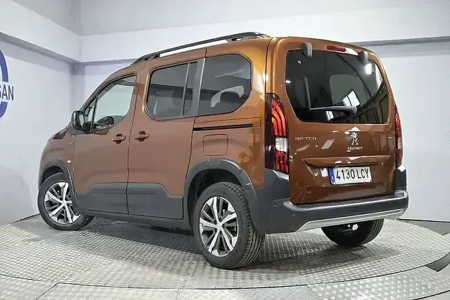 Usado Peugeot Rifter GT-line 130 CV (95 kW) 2019 Naranja Monovolumen