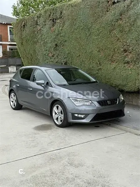Usado Seat Leon FR 150 CV (110 kW) 2014 Gris / plata Berlina