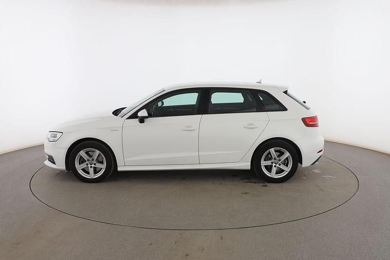 Usado Audi A3 Sportback e-tron Comfort 150 CV (110 kW) 2017 Blanco Utilitario