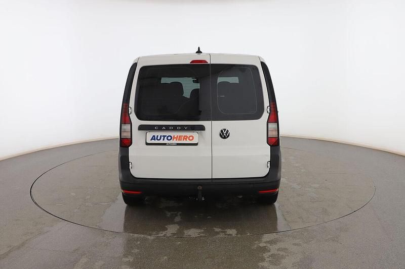 Usado VW Caddy 102 CV (75 kW) 2021 Blanco Monovolumen