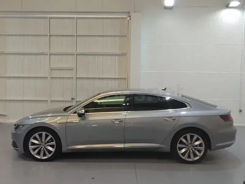 Usado VW Arteon 190 CV (139 kW) 2020 Gris / plata Berlina