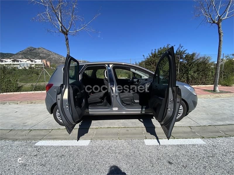 Usado Opel Meriva Excellence 110 CV (80 kW) 2013 Gris / plata Monovolumen