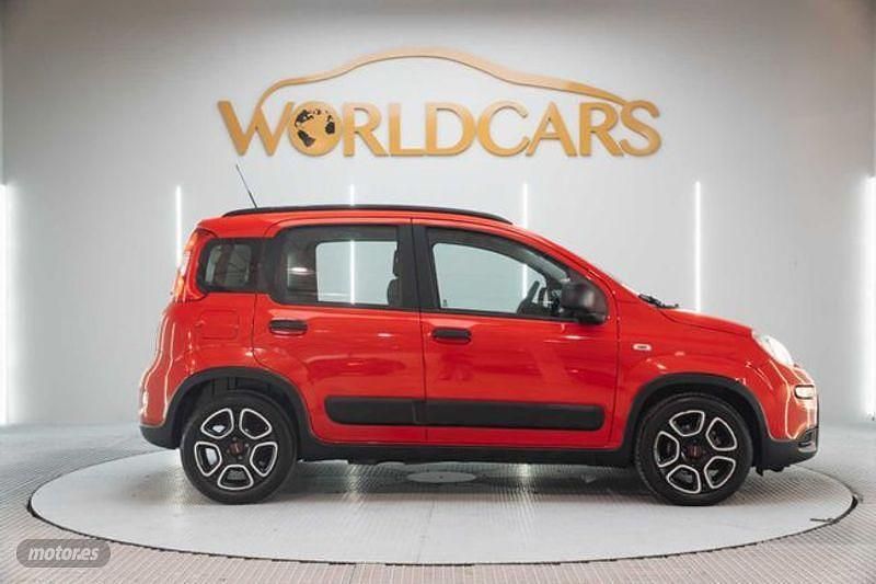 Usado Fiat Panda 69 CV (50 kW) 2022 Rojo Berlina