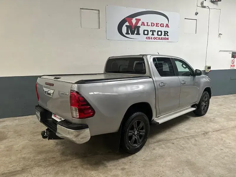 Usado Toyota HiLux 204 CV (150 kW) 2021 Gris / plata Pickup/Camioneta