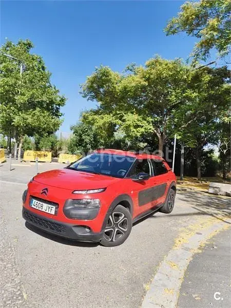 Usado Citroën C4 Feel 82 CV (60 kW) 2017 Rojo Berlina