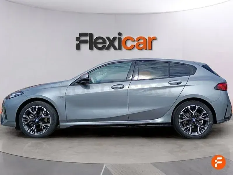Usado BMW 118 150 CV (110 kW) 2025 Gris / plata Utilitario