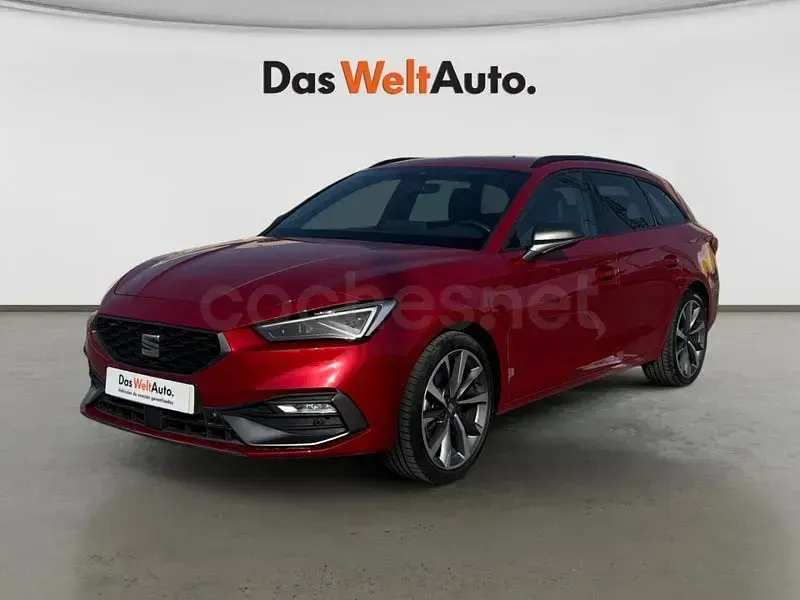 Usado Seat Leon FR 150 CV (110 kW) 2025 Rojo Familiar