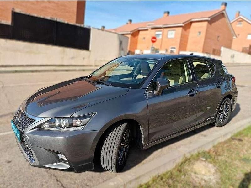 Usado Lexus CT200h Business Edition 136 CV (100 kW) 2019 Gris Utilitario