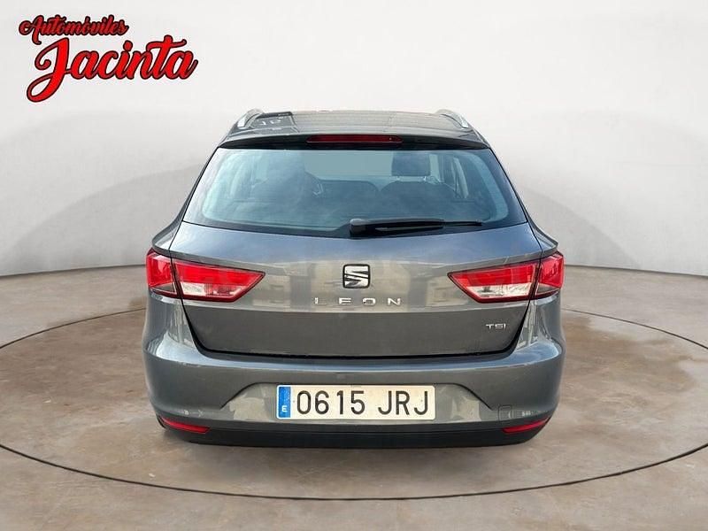 Usado Seat Leon 110 CV (80 kW) 2016 Gris / plata Familiar