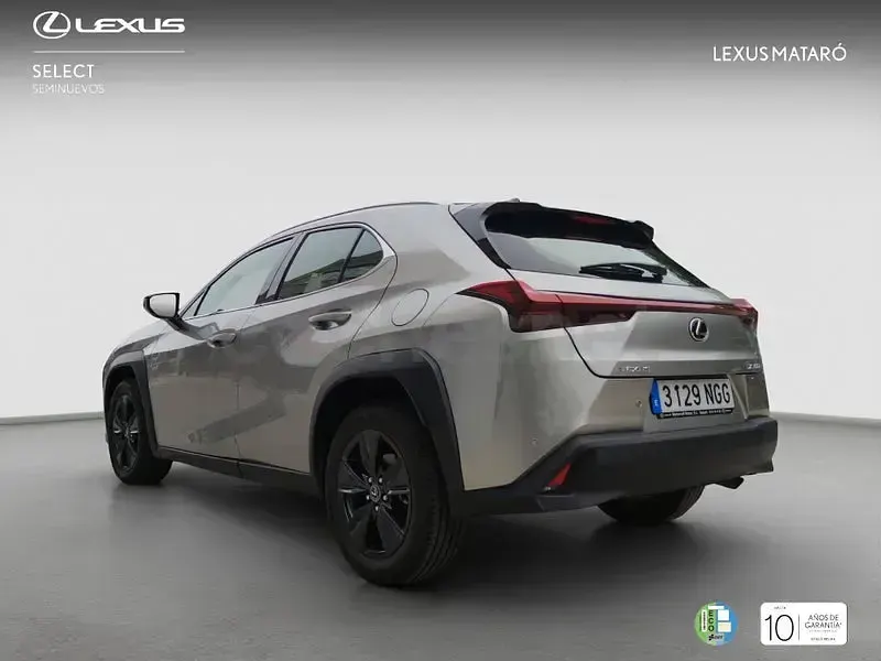 Usado Lexus UX 199 CV (146 kW) 2025 Gris / plata SUV